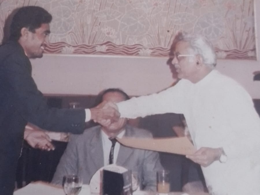 (Foto) Rahman Sabon Nama sebagai utusan pemerintah/KaBulog ) bertemu dengan Kepala Logistik Pangan Pakistan Kabinet PM Benazir Bhuto di Karaci Pakistan beberapa waktu lalu.